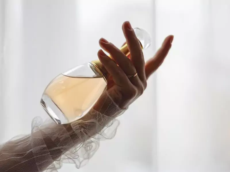 Signature scent layering ideas for a modern Gen Z aesthetic